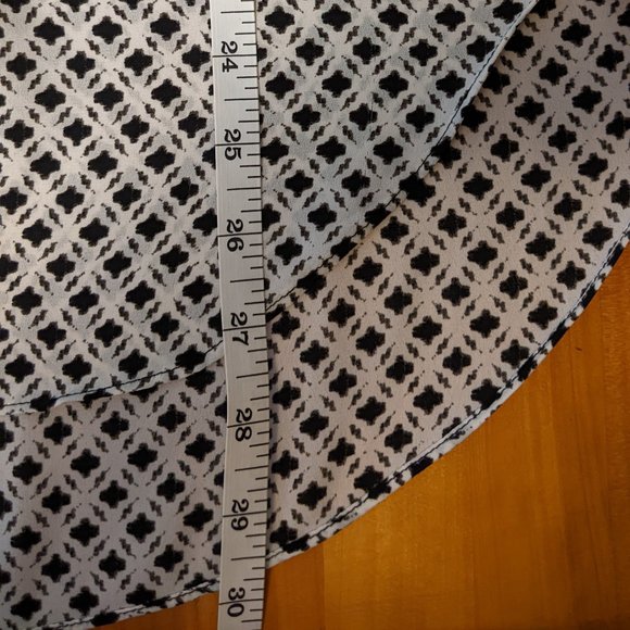 H&M Long Sleeveless V Neck Blouse - Picture 8 of 8